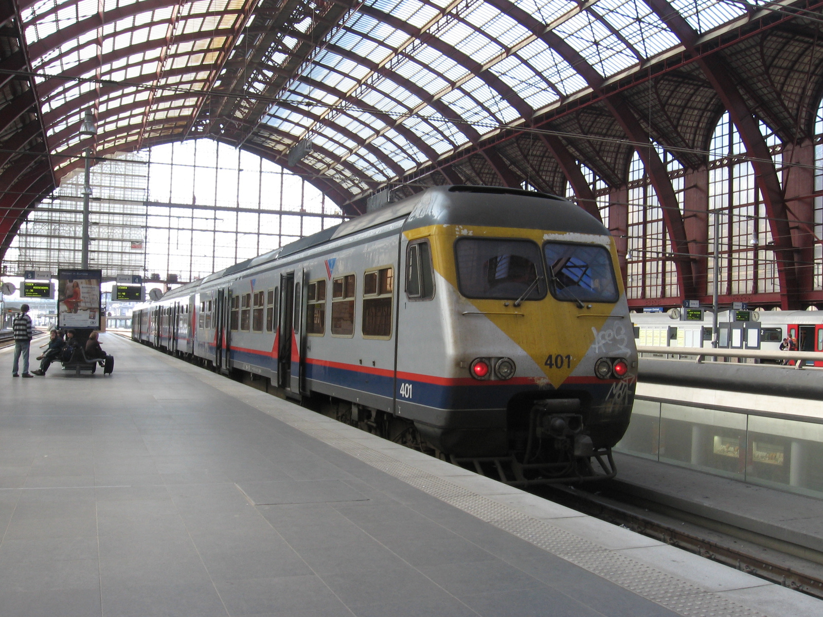 Antwerpen-Mechelen-Leoven SNCB 401