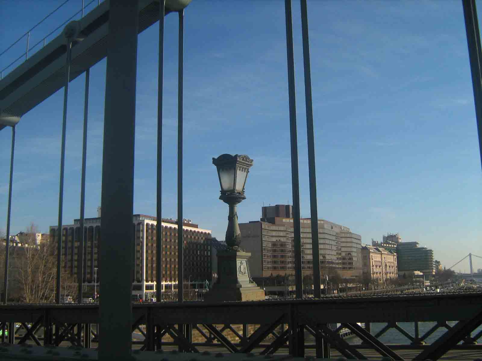 lámpa hídon