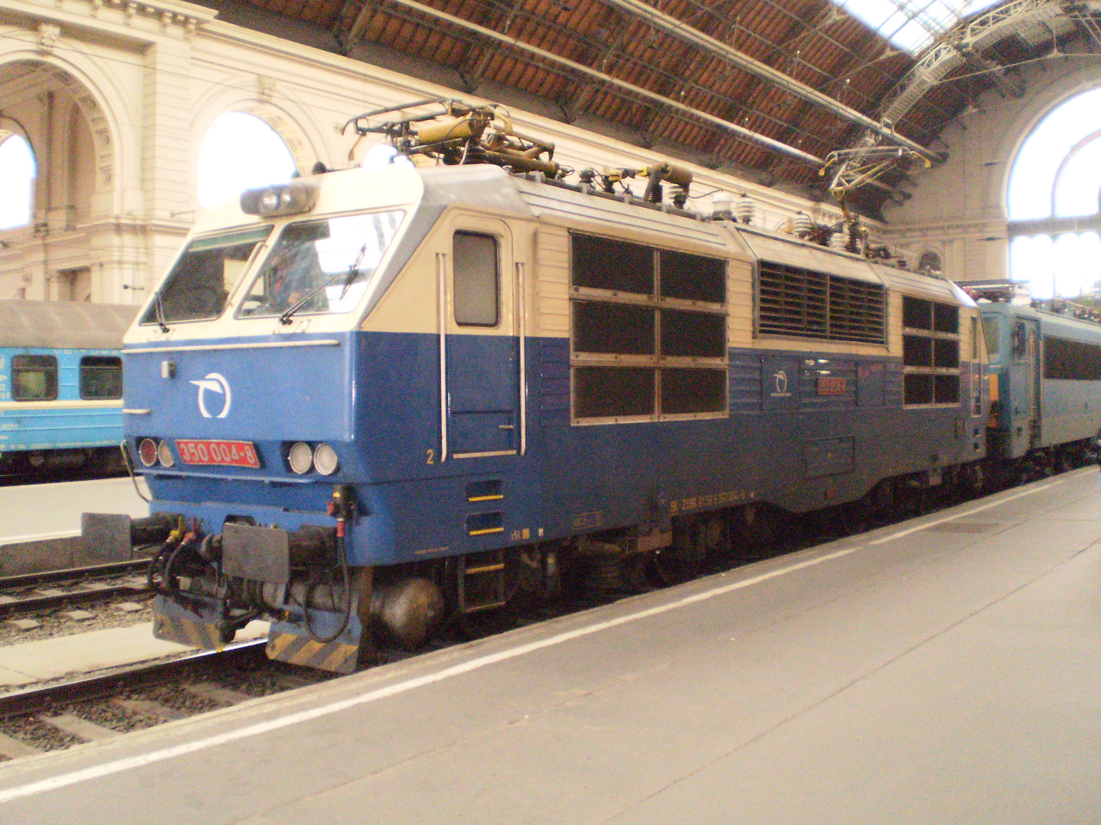 ZSSK 350 004-8 Gorilla Keleti-pu.