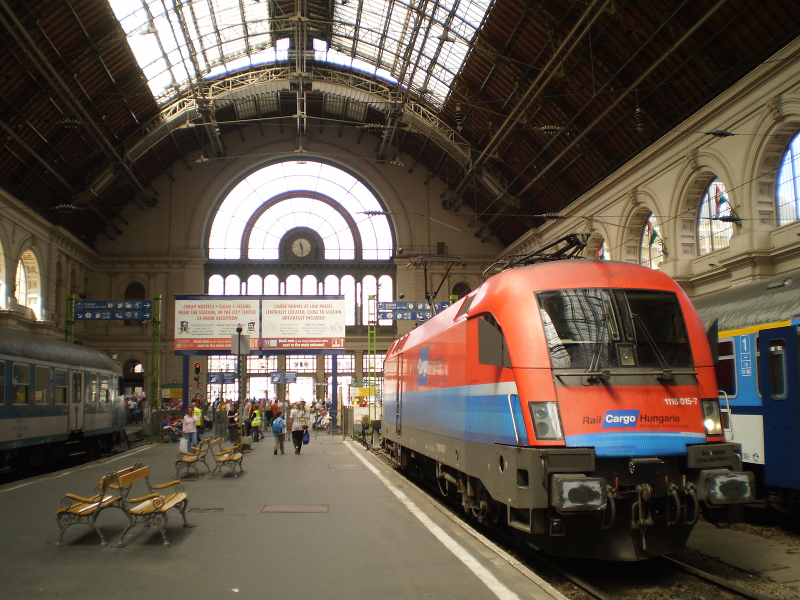 Rail Cargo Hungaria 1116 015-7 Taurus, Keletiben