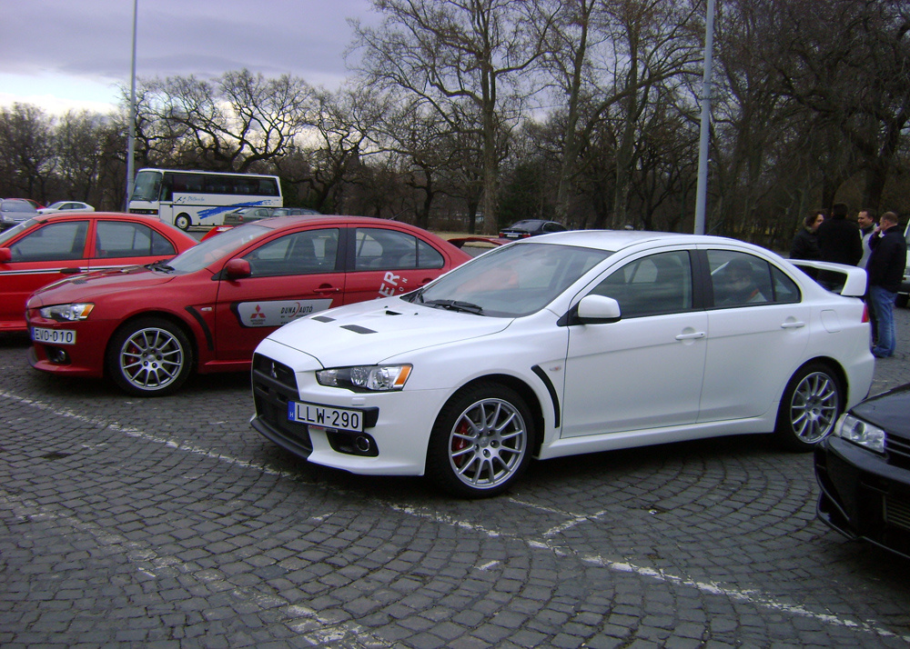 Mitsubishi Lancer Evolution X-ek