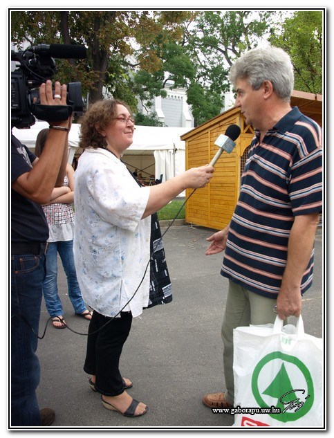 A főszerkesztő asszony munkában - Bertalan Erzsébet műsorvezető,