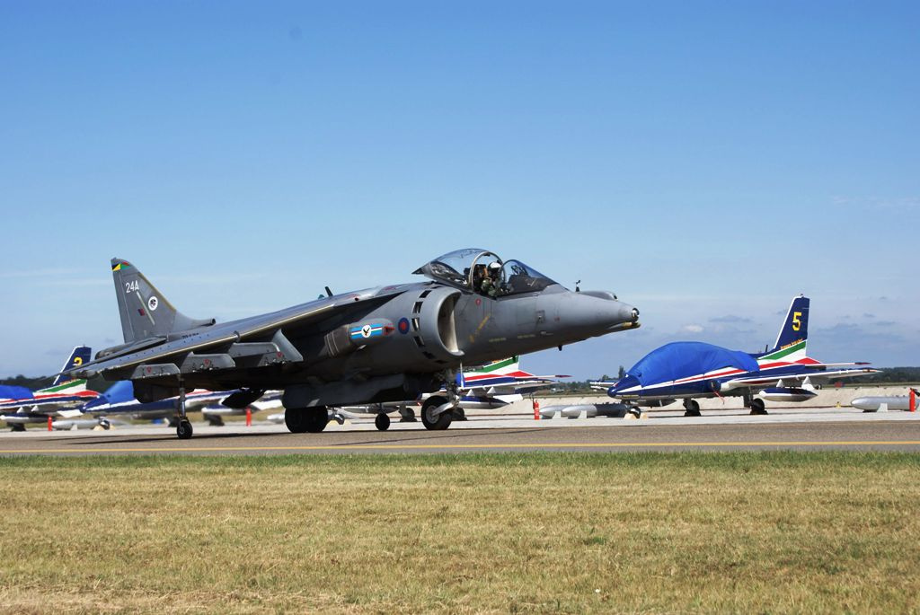 Repülőnap 2008 Kecskemét  -  Harrier a helyből felszálló
