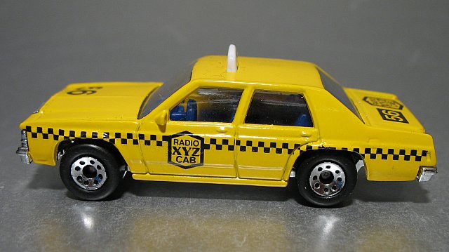 Ford LTD Radio XYZ Cab Taxi 2