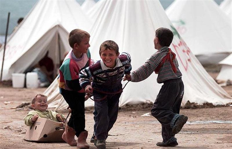 kids-refugee-camp 1375838i (Medium)