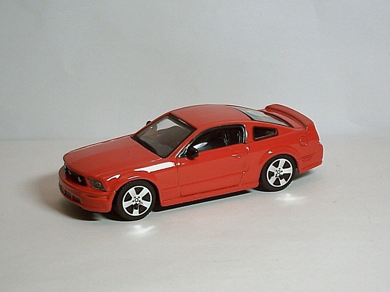 FORD MUSTANG GT 2006 MAIS. 1 43