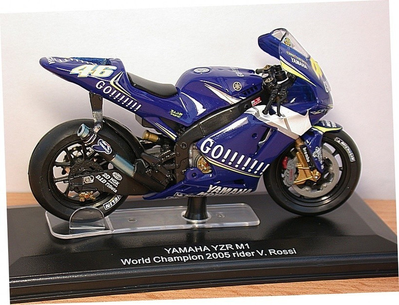 MOTOR YAMAHA YZR M1 ALITERI 1 22