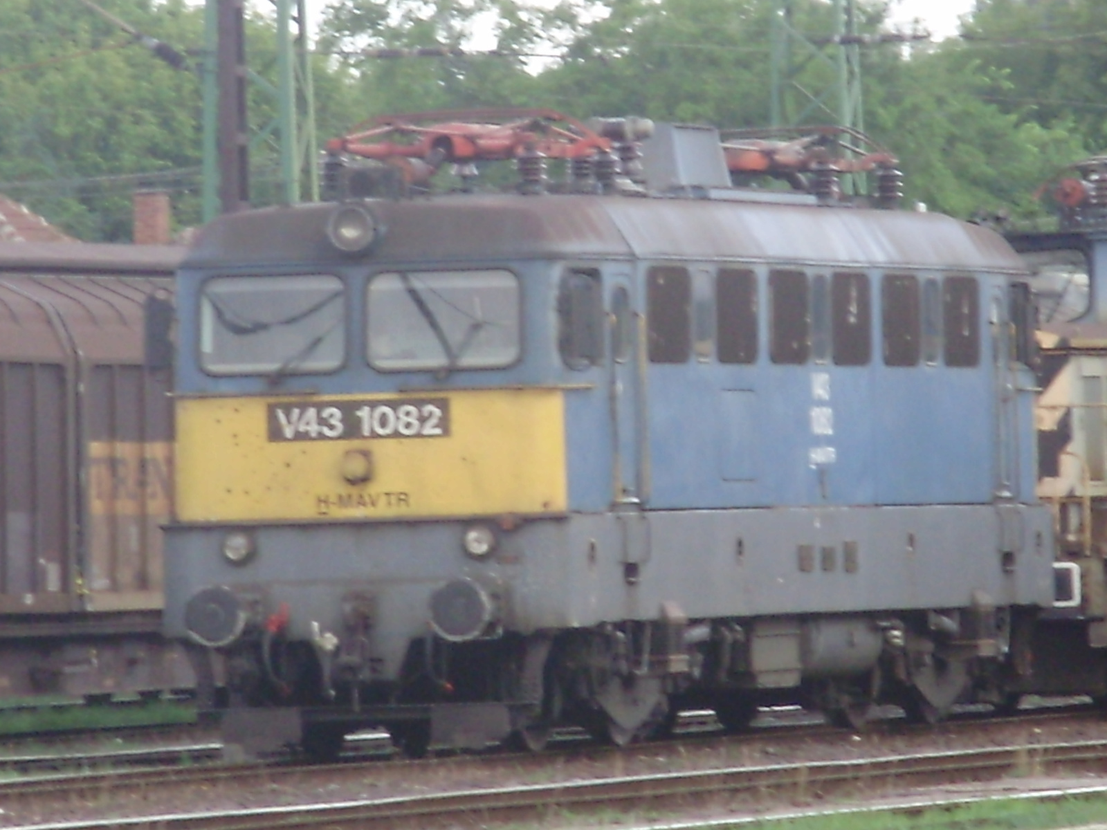 V43-1082