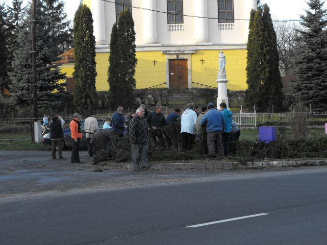 20101127-Adventi koszorú készítésel Hegyfalu 001