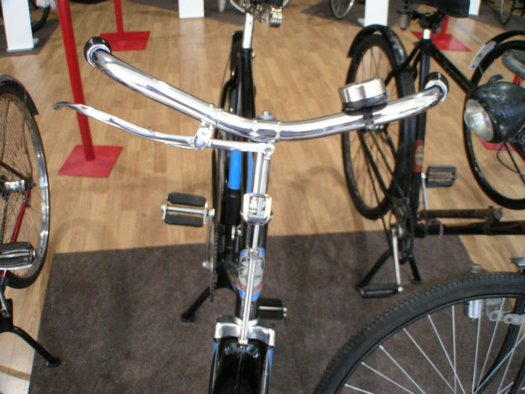 031a  Veterán kerékpár