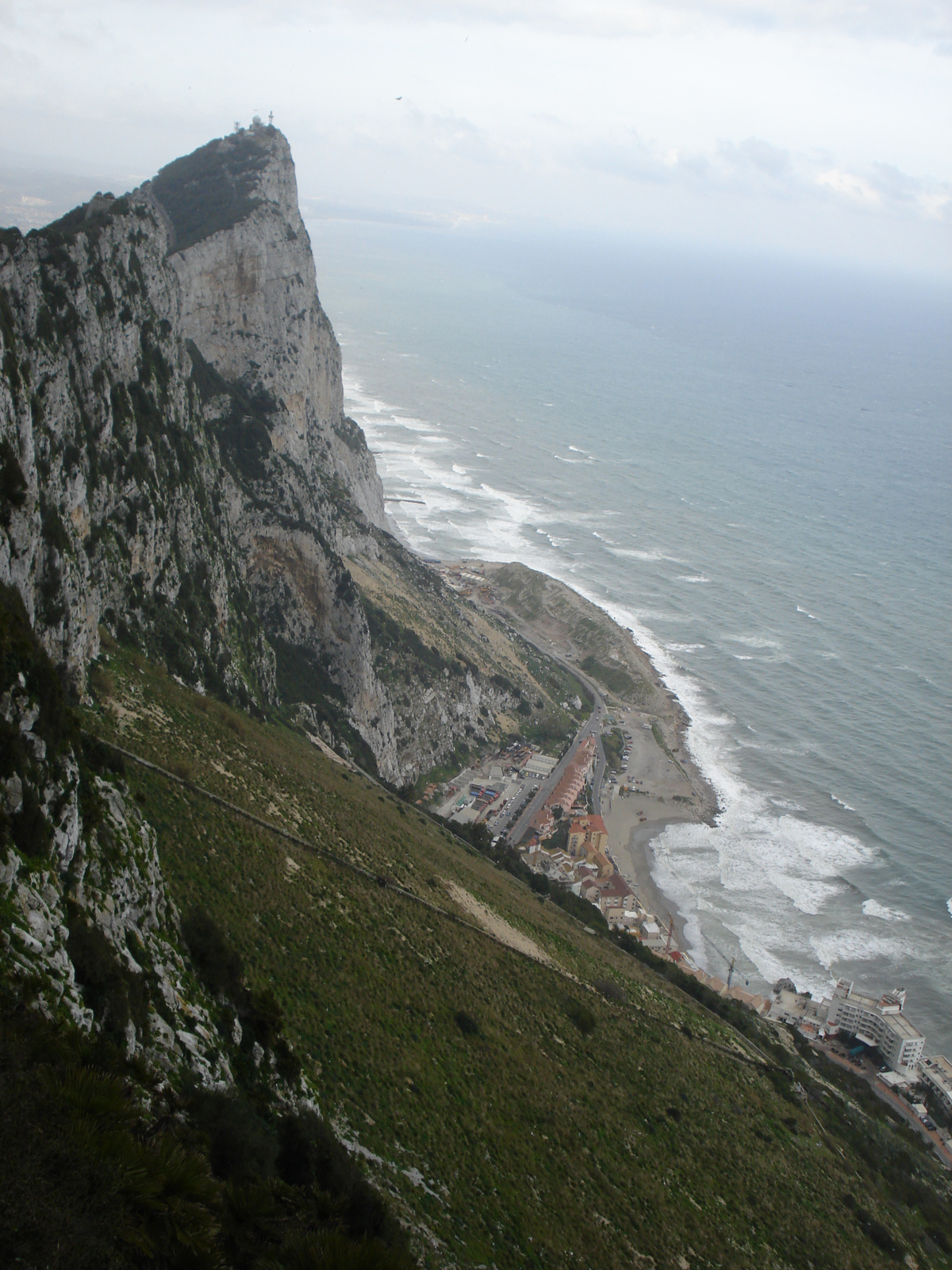 Gibraltár - A kilátás azért szép a szikláról :)