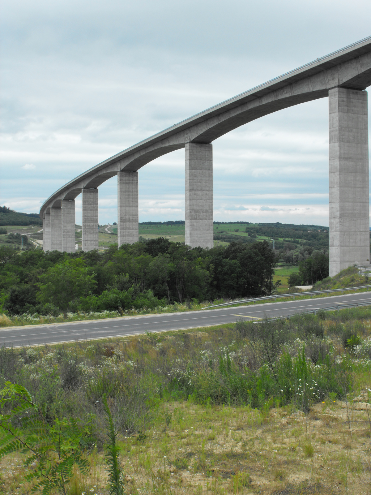 Viadukt lábánál