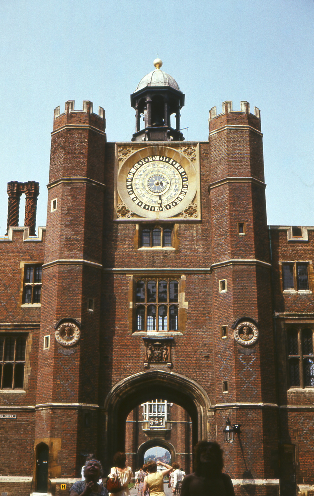 369 Hampton Court