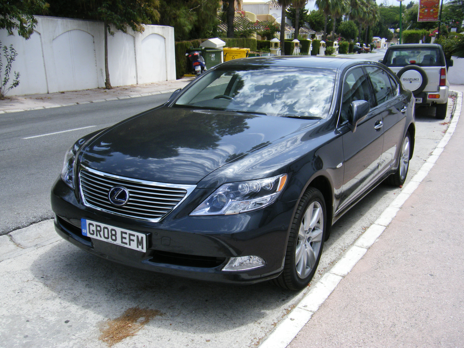 Lexus LS600 HL