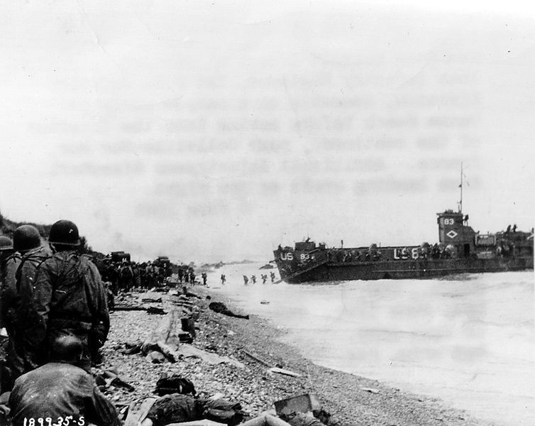 754px-American assault troops at Omaha Beach 01