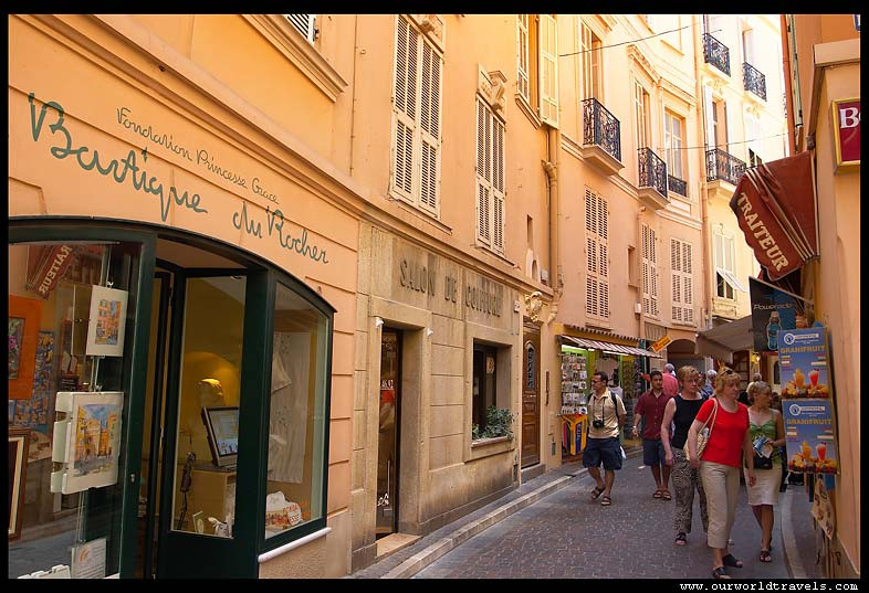 tourist-street-monaco-ville