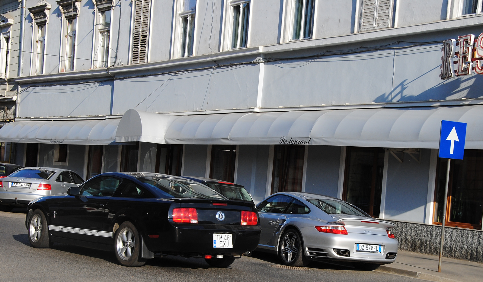Ford Mustang GT & Porsche 911 Carrera