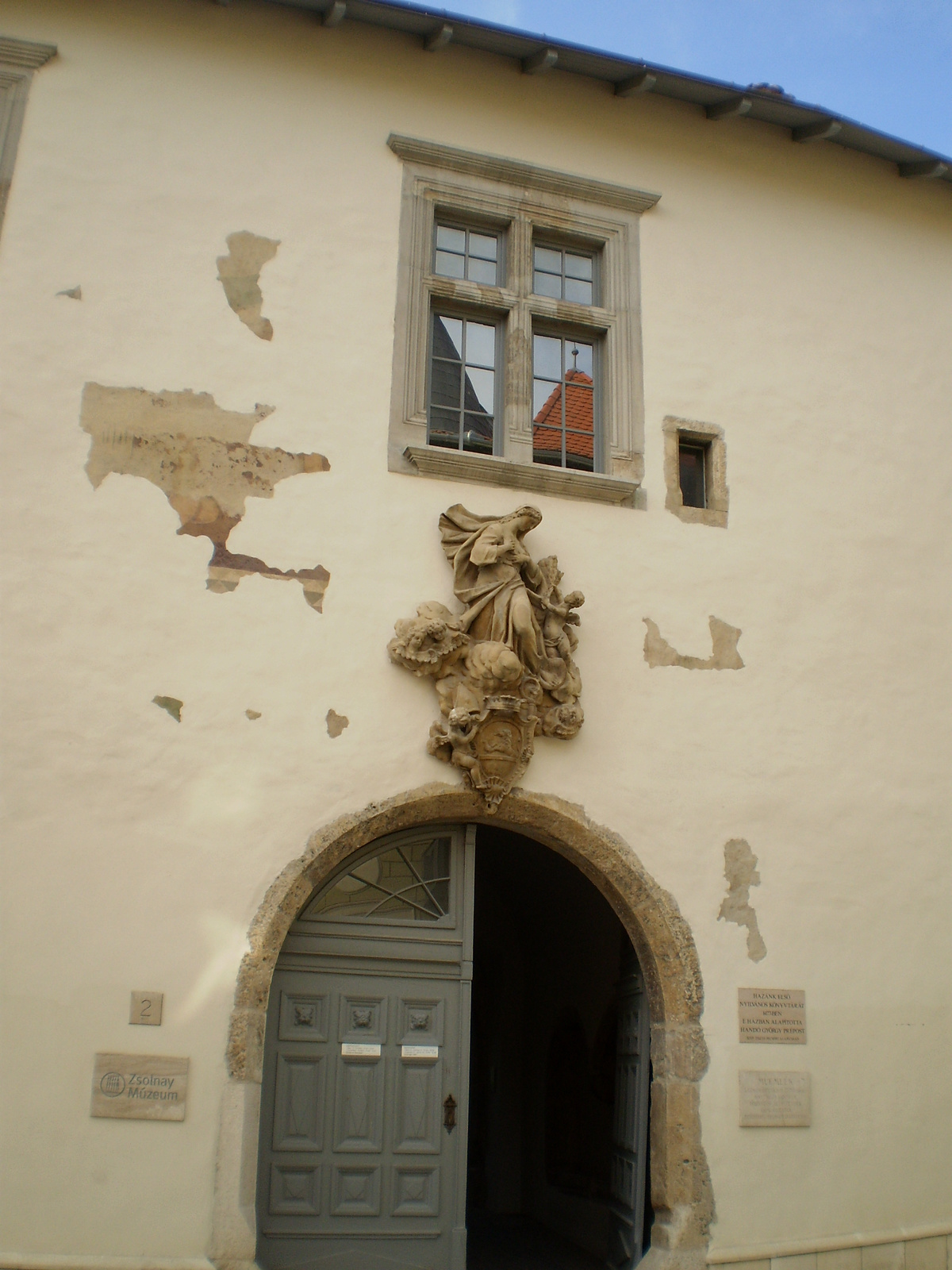 20100509PÉCS Zsolnay múzeum bejárat