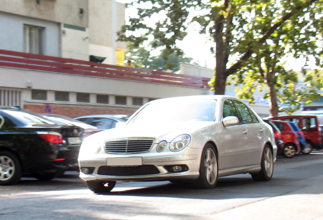 Mercedes-Benz E55 AMG