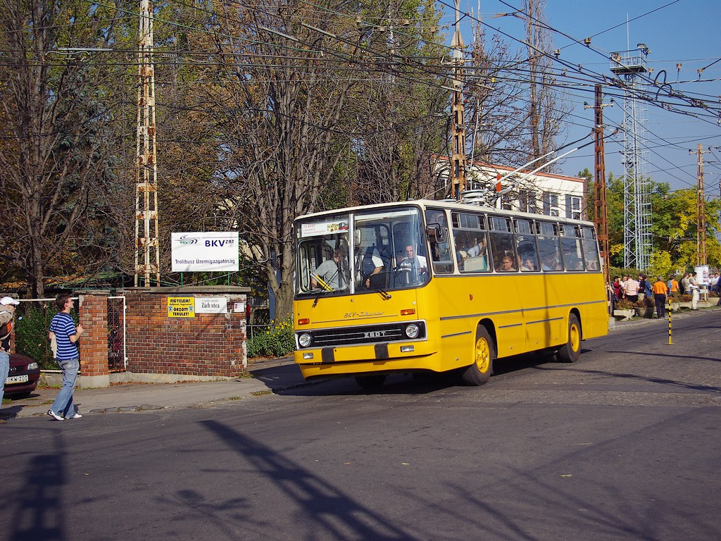 Ikarus 260 T a Pongrác úti troligarázsban 24 2008.10.11