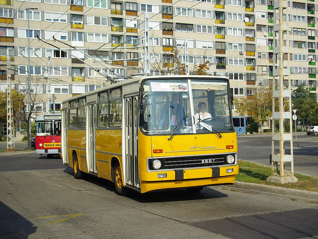 Ikarus 260T az Örs vezér téren 1 2008.10.12