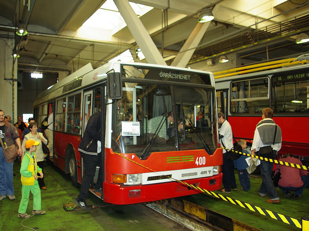 Ikarus 411 T a Pongrác úti troligarázsban 3 2008.10.11