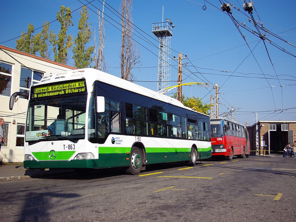 Mercedes Citaro Tr12 a Pongrác úti troligarázsban 14 2008.10.11