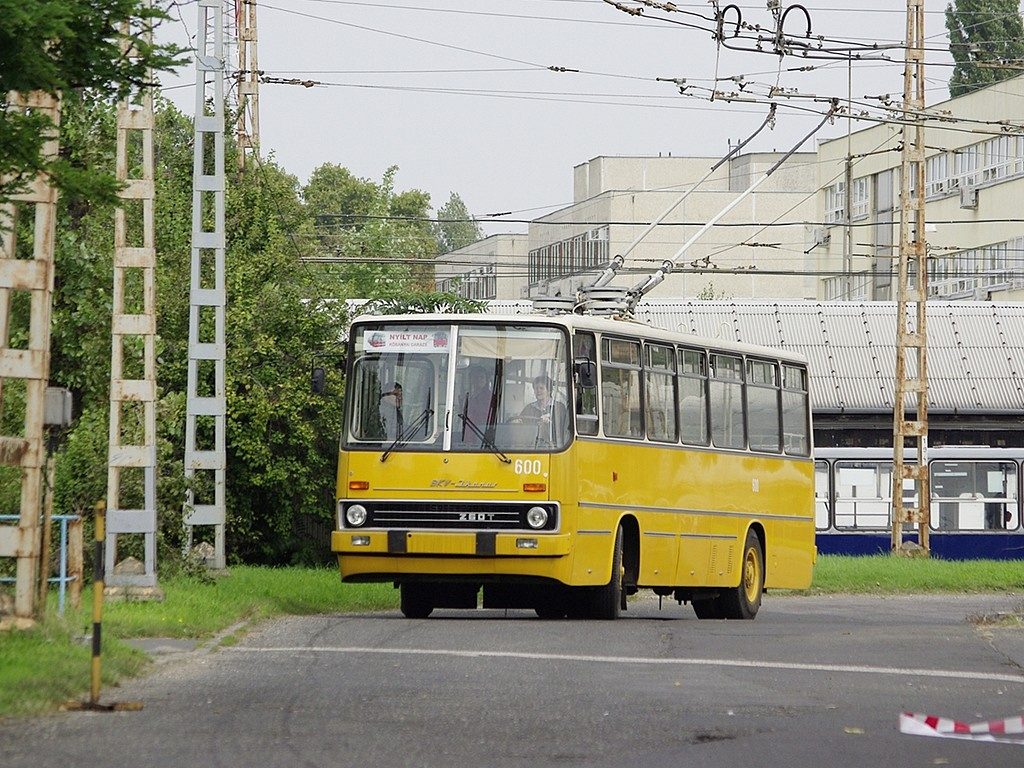 Ikarus 260T a Troligarázsban 10 2010.09.25