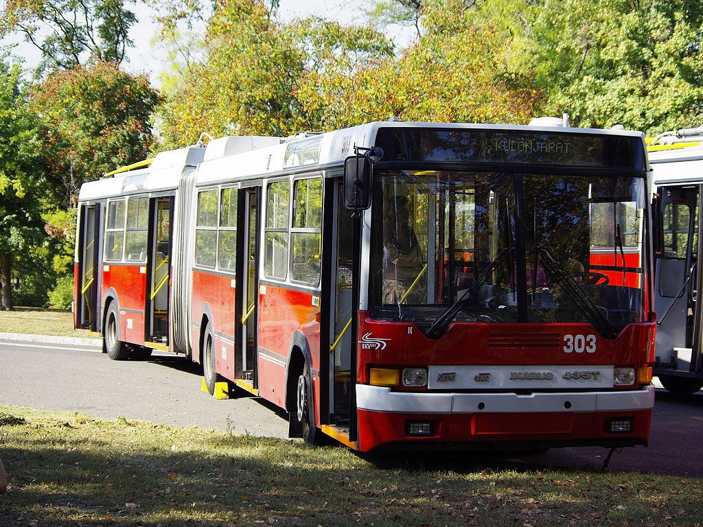 Ikarus 435T a Közlekedési Múzeumnál 4 2009.09.27