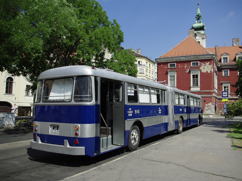 Ikarus 180 a Batthyány téren 03 2011.06.11