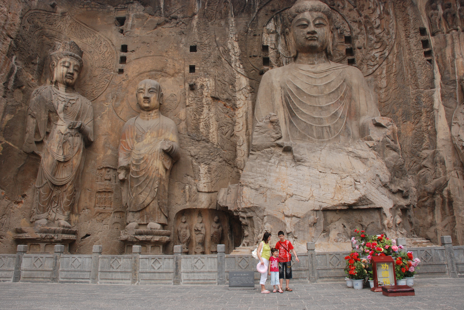 Nap2 Luoyang Longmen grottoes (7)