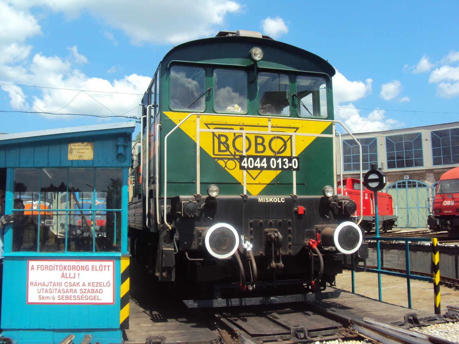 4044 013-0,4044 011-4 "Ikerbobó"