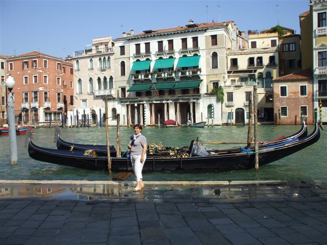 Rialto piac és gondola elõtt