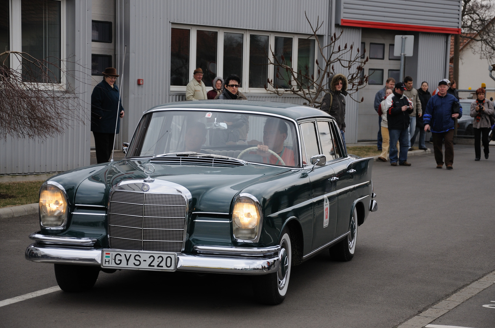 Mercedes-Benz 220S