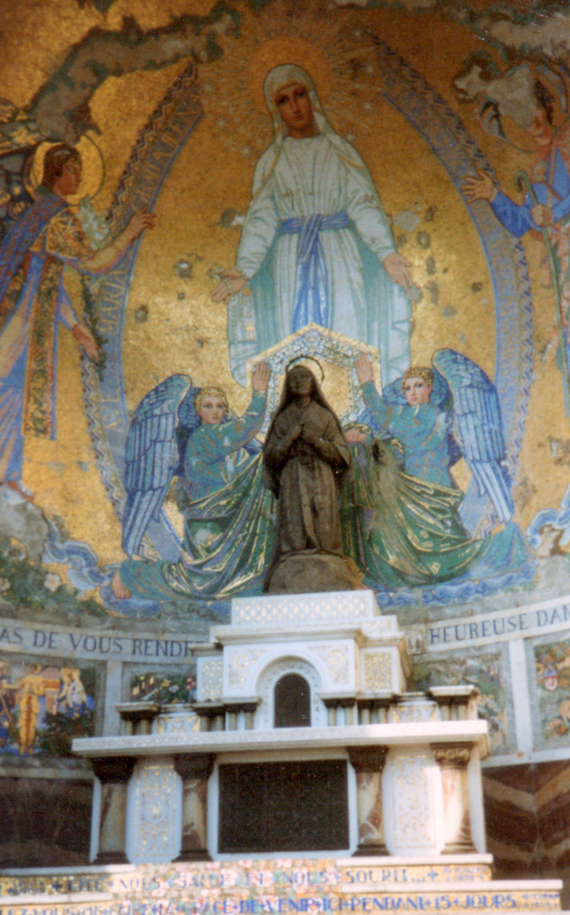 a bazilika egyik oltára