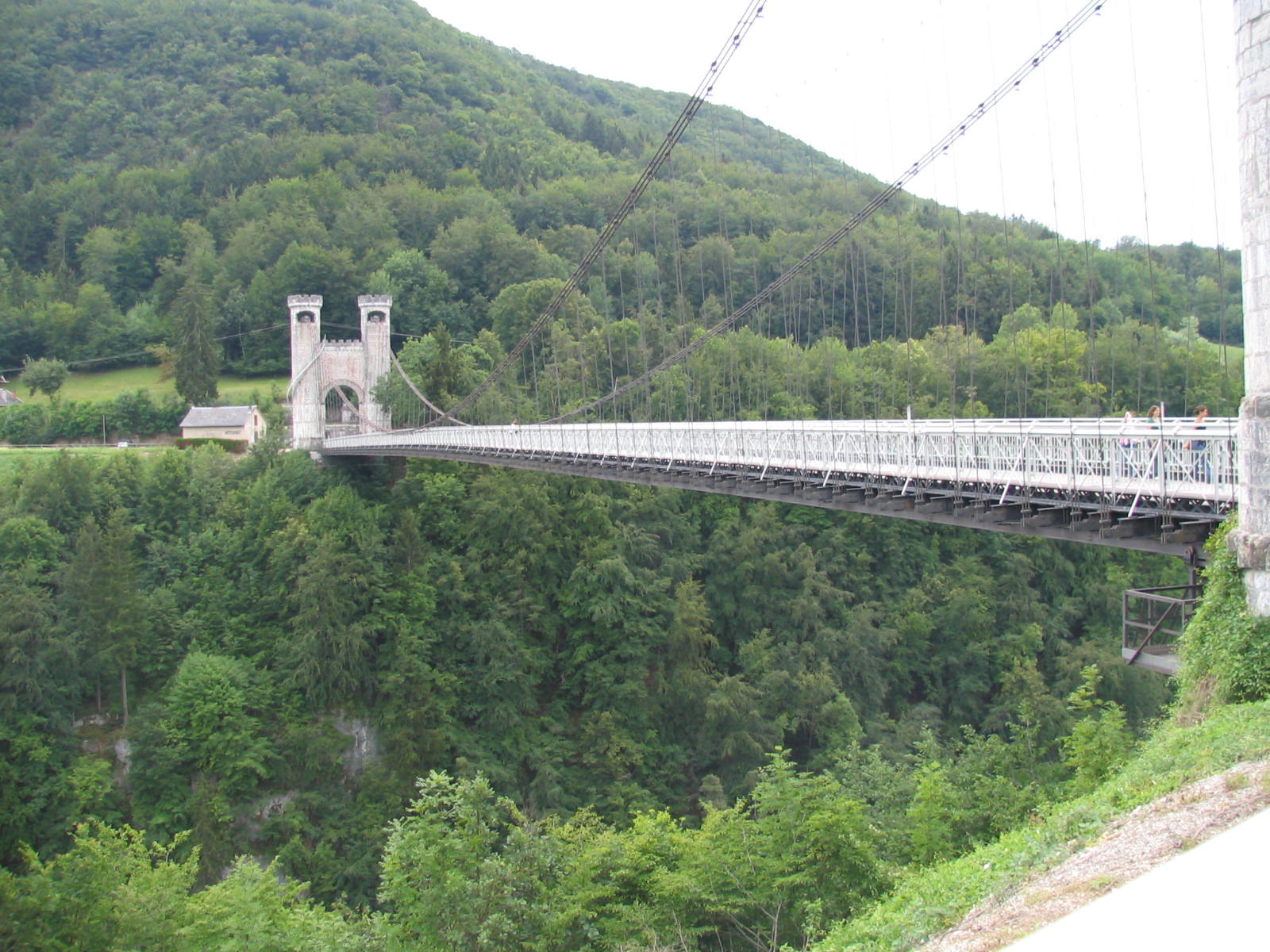 A mesebeli híd: Charles Albert