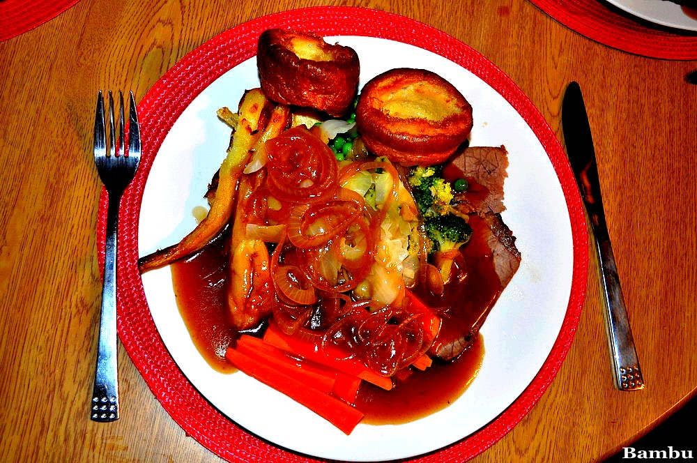 Roast beef and yorkshire pudding with onion gravy ( by Kevin Chi