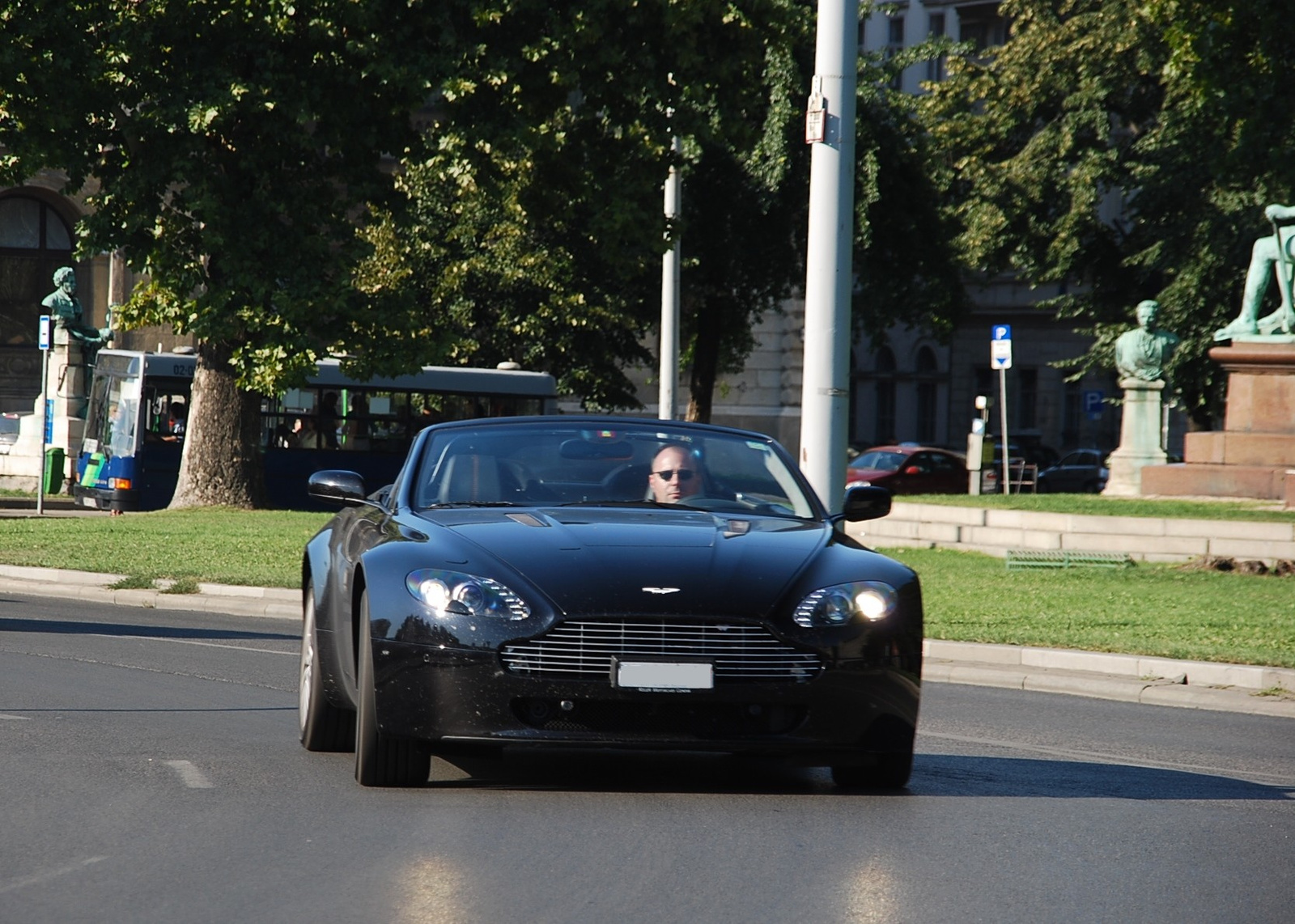 Aston Martin V8 Vantage Roadster