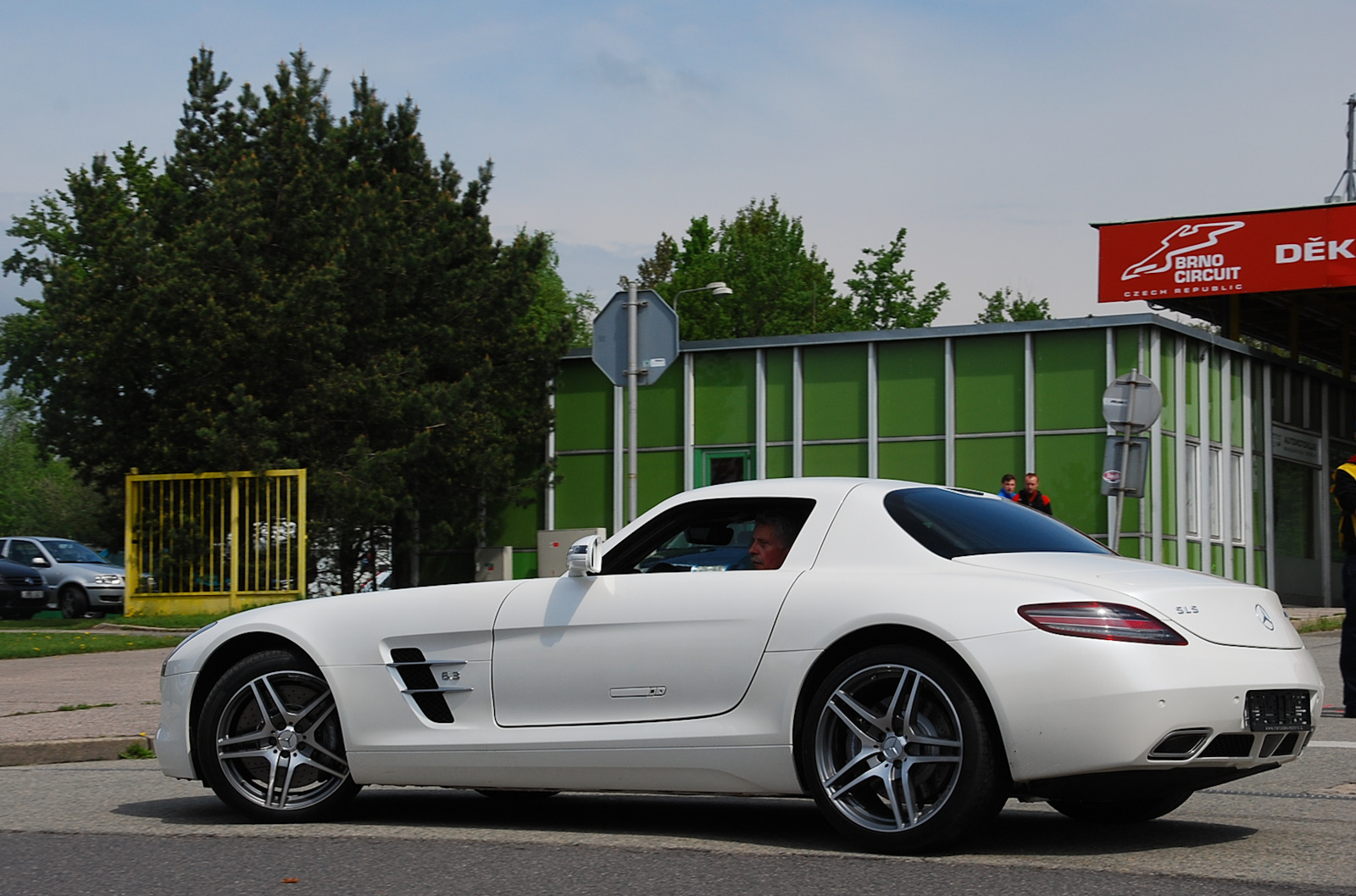 Mercedes SLS