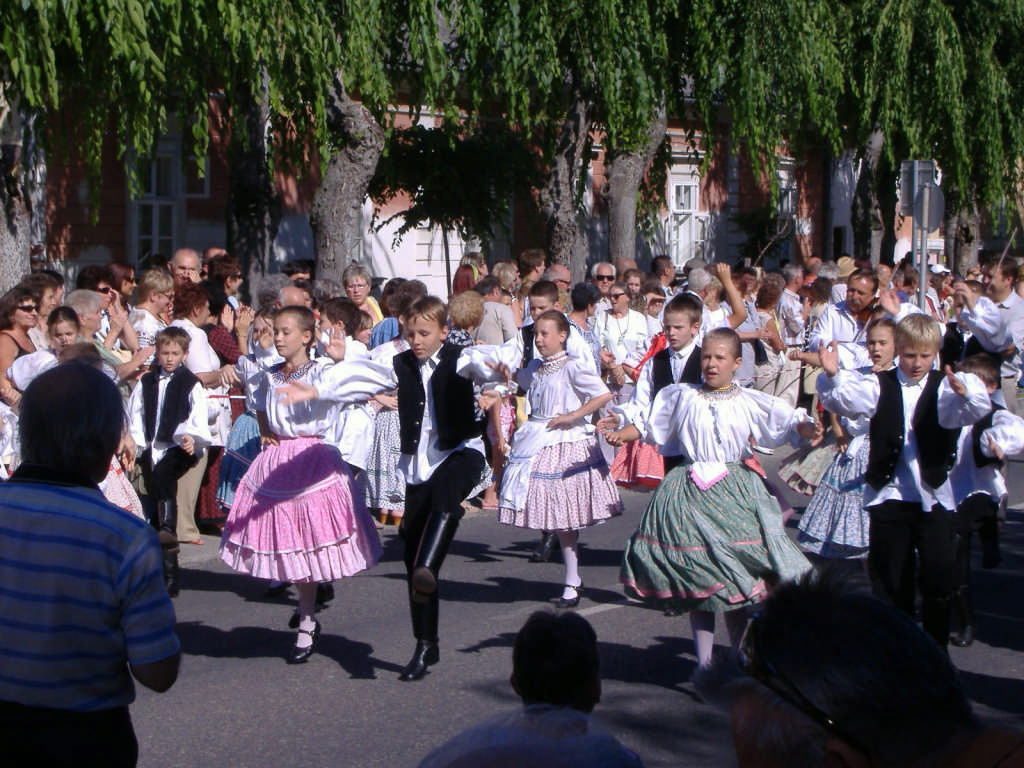 Folklórfesztivál menettánc 6