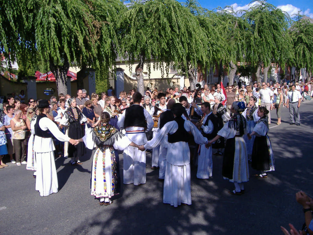 Folklórfesztivál menettánc 15