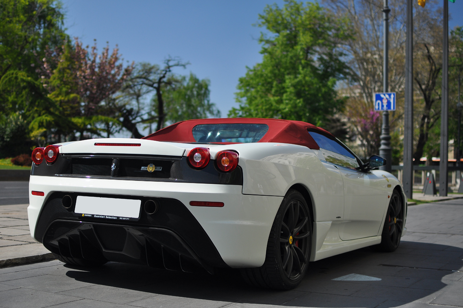 Ferrari Scuderia Spider 16M