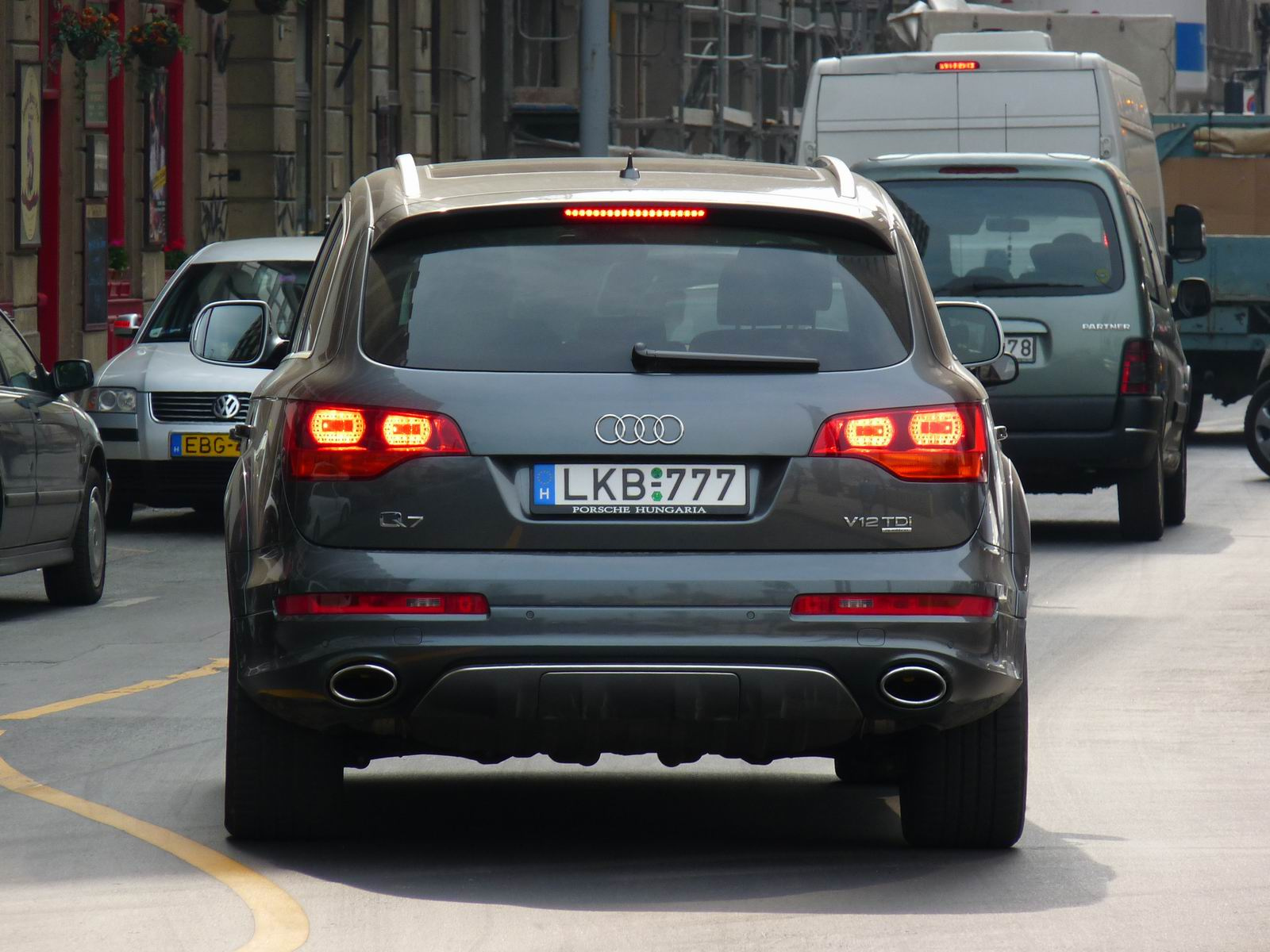 Audi Q7 V12