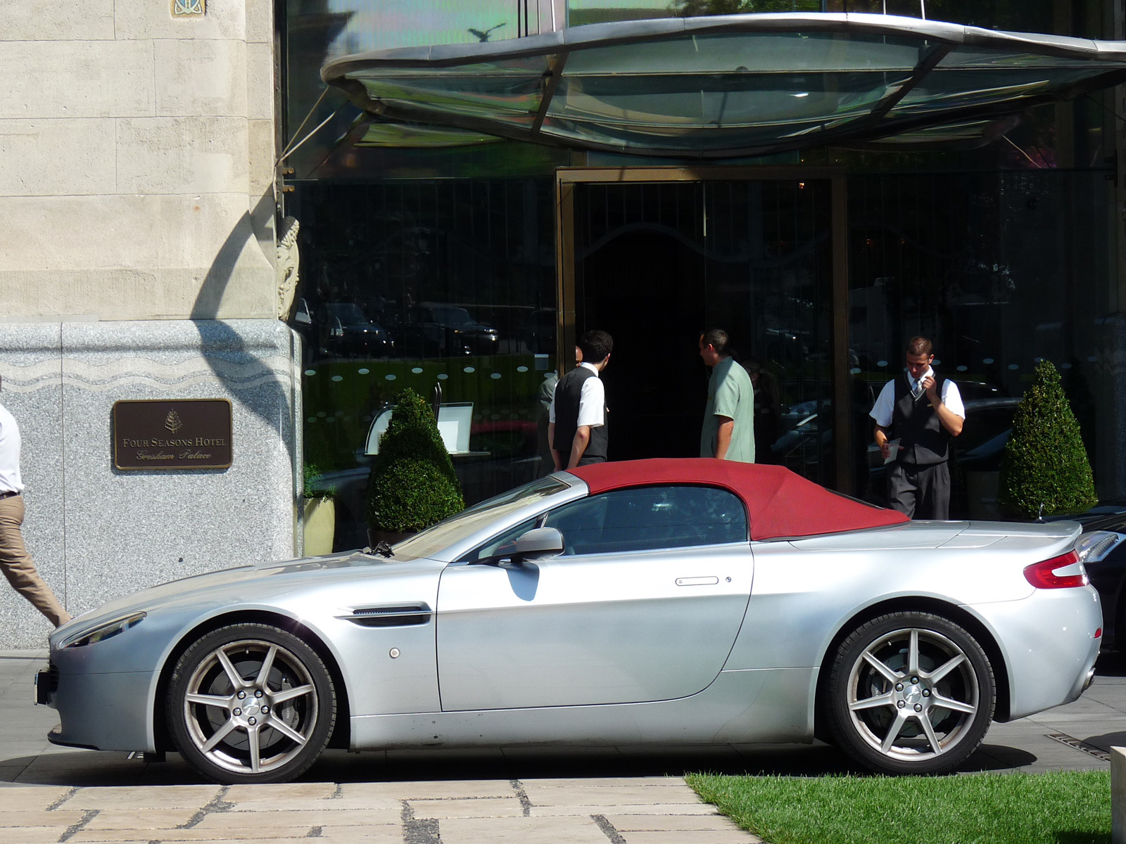 Aston Martin V8 Vantage Roadster