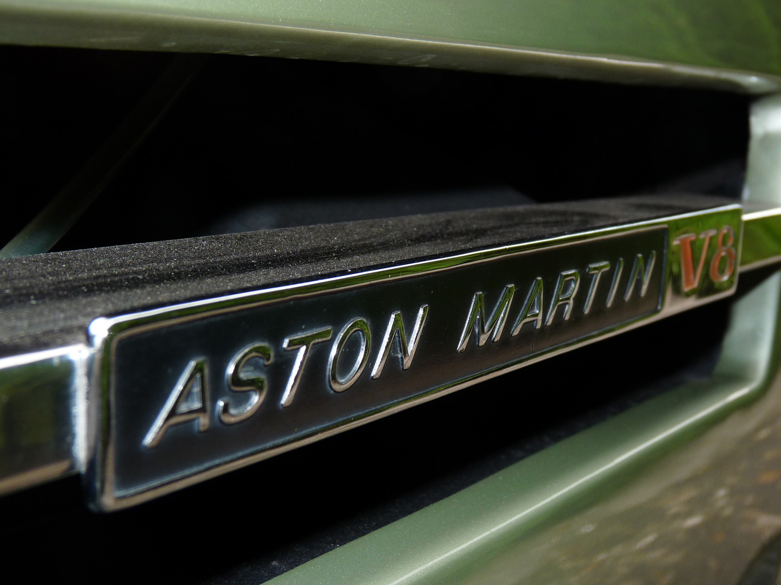 Aston Martin V8