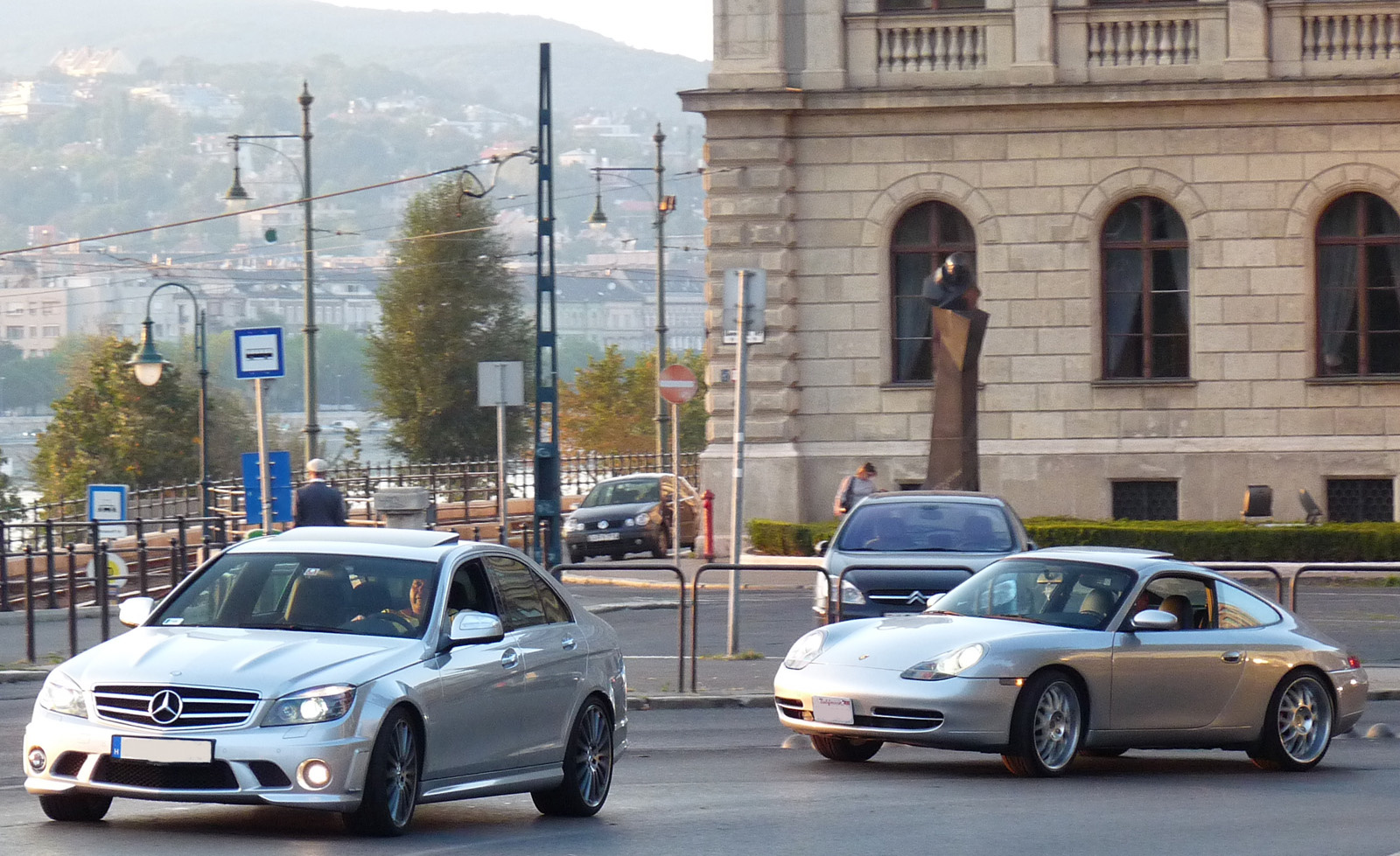 Mercedes-Benz C63 AMG - Porsche 911 Carrera