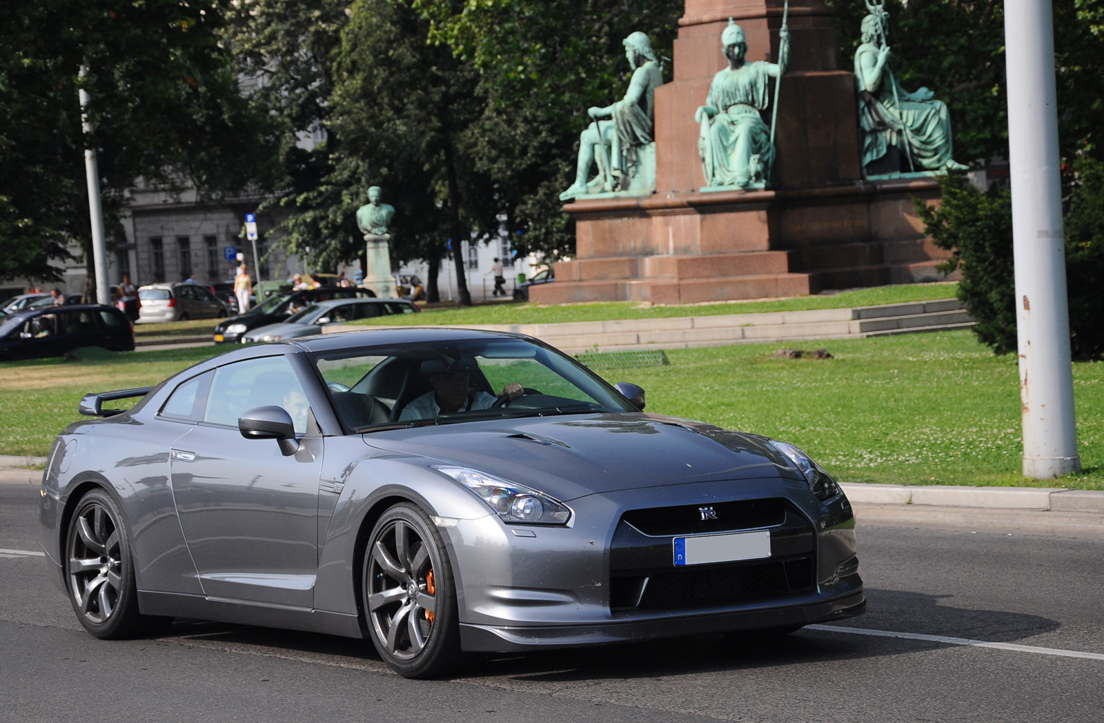 Nissan GT-R