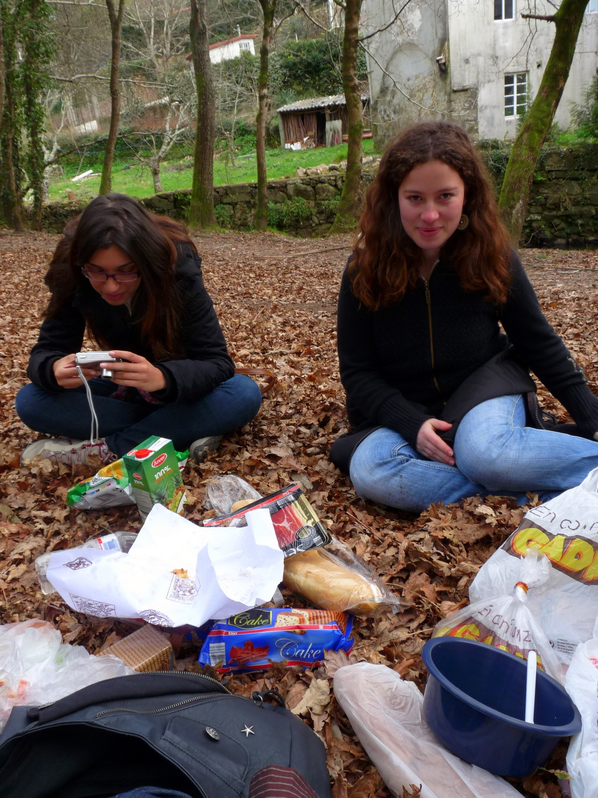 vanessa, laura, piknik