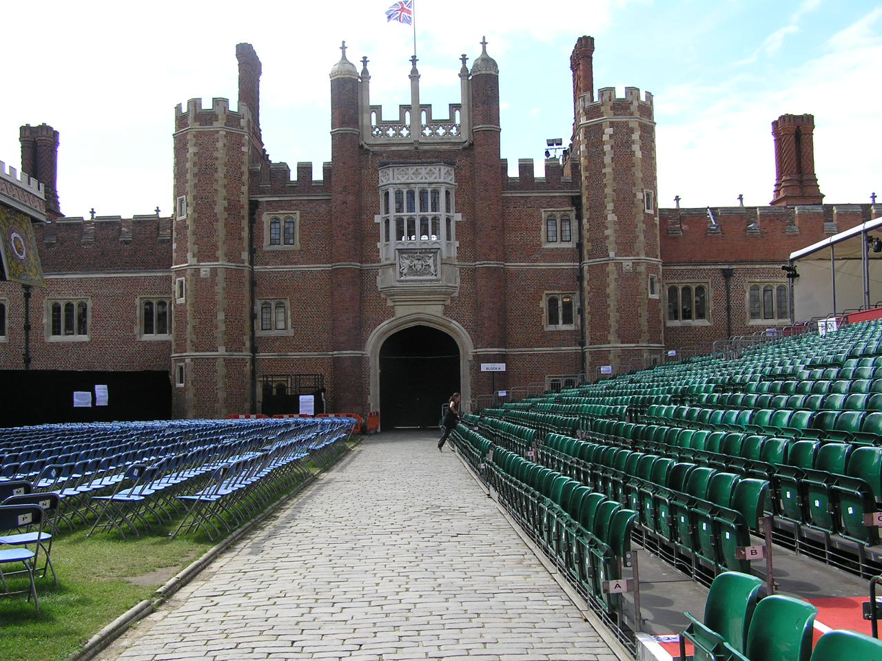 London 451 Hampton Court