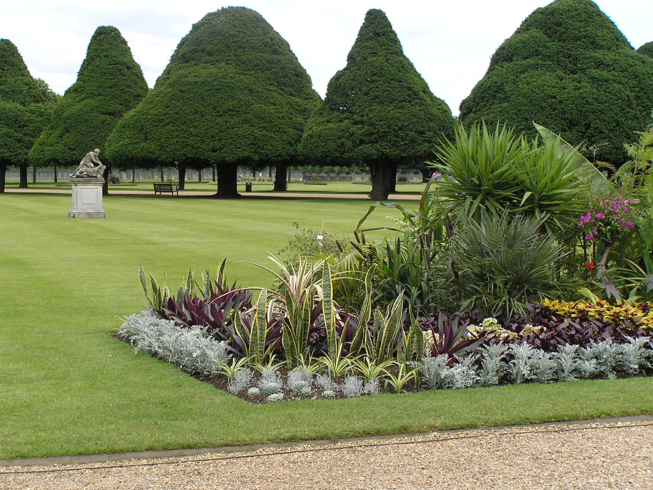 London 501 Hampton Court